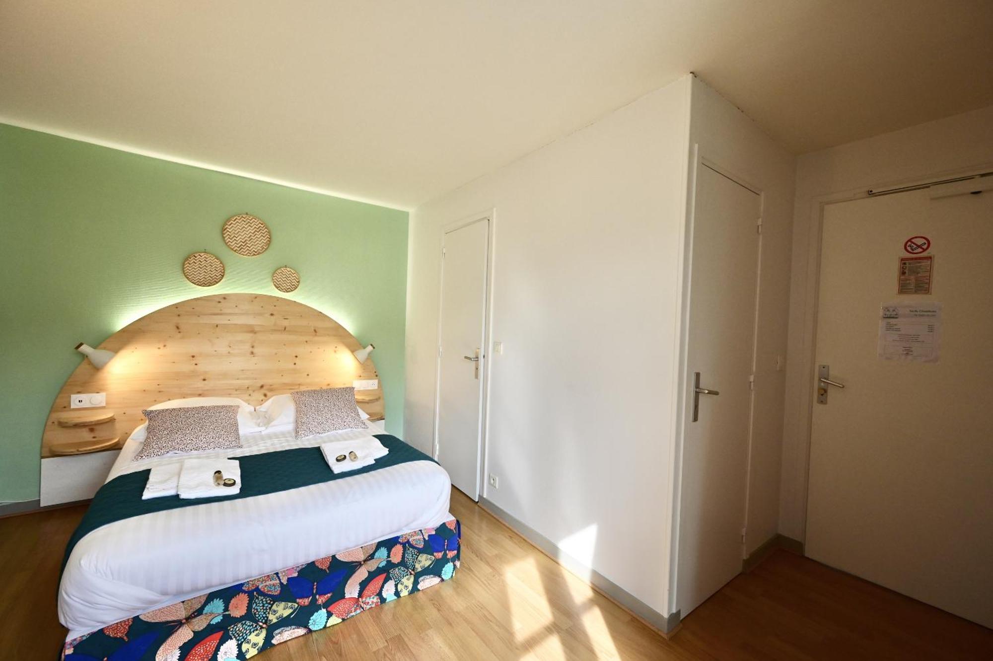 Hotel La Cuisine Des Lulus Montainville  エクステリア 写真