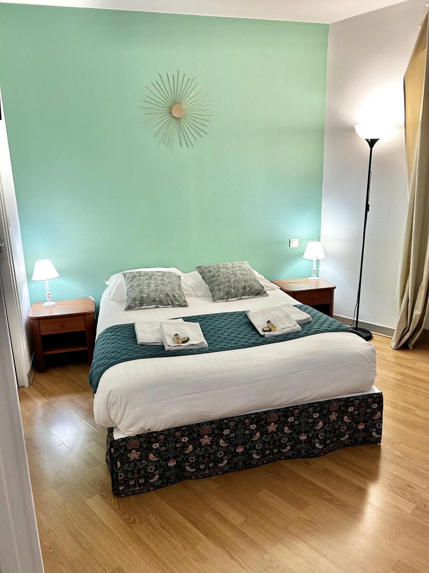 Hotel La Cuisine Des Lulus Montainville  エクステリア 写真